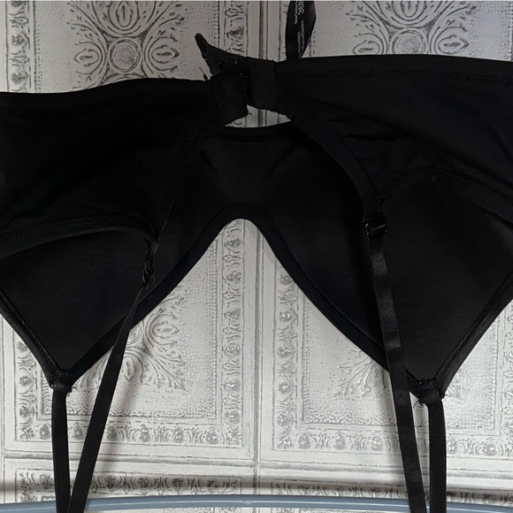 NWOT Sz-36/B Bra in a Minimalist Basic Black, Comfy, Silky, Smooth Fit, No Wires - Picture 11 of 16